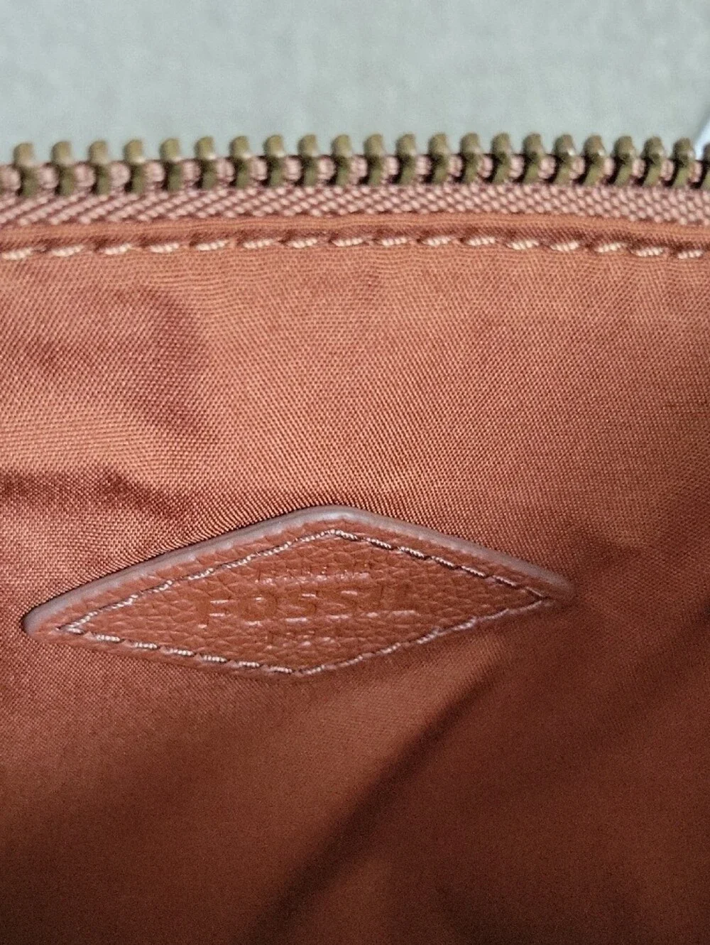 Fossil zipper detail top